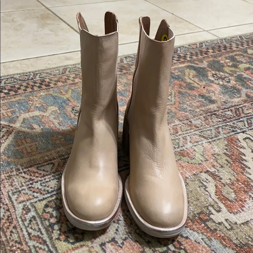 Free People Essential Chelsea Leather Boots